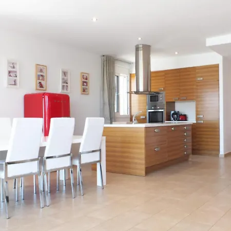 Afortunada 5bedroom With Air Conditioning Private Swimming Pool ,ps3 Xbox Ping-pong Table Ideal For Families